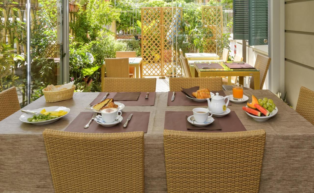 Hotel Vittoria Viareggio Exterior foto