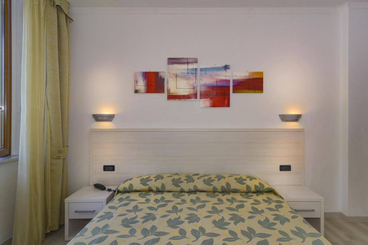 Hotel Vittoria Viareggio Exterior foto