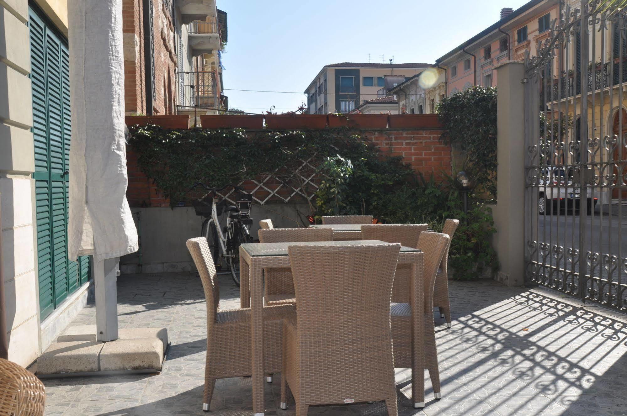 Hotel Vittoria Viareggio Exterior foto