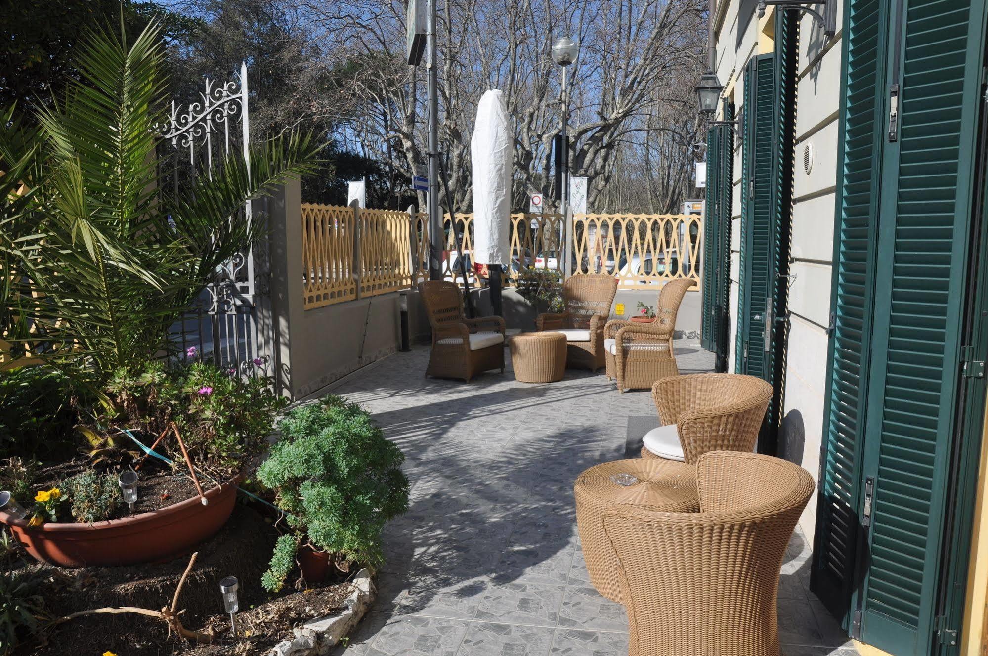 Hotel Vittoria Viareggio Exterior foto